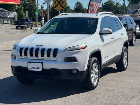Used 2015 Jeep Cherokee Latitude w/ Trailer Tow Group AWD/4WD image 2