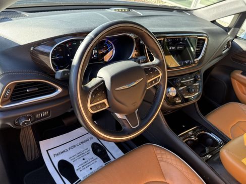 Used 2021 Chrysler Pacifica Pinnacle FWD image 16
