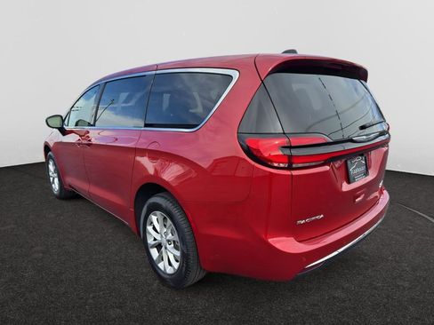 New 2026 Chrysler Pacifica Limited image 7