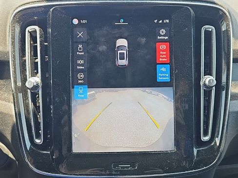 Used 2023 Volvo XC40 Recharge Ultimate w/ Protection Package Premier AWD/4WD image 9