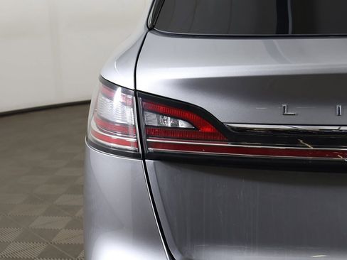 Used 2023 Lincoln Nautilus Reserve image 17