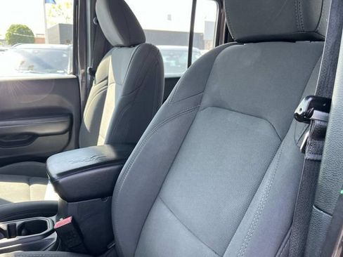 Used 2019 Jeep Wrangler Unlimited Sport AWD/4WD image 25