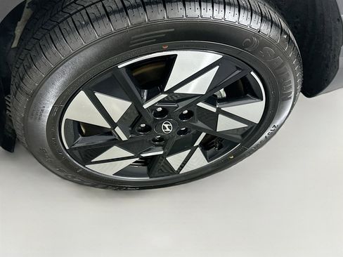 Used 2025 Hyundai Kona SEL FWD image 11