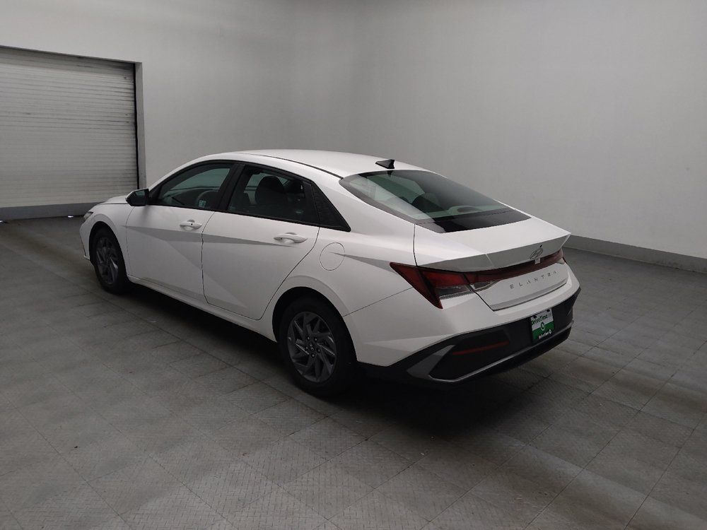 Used 2024 Hyundai Elantra SEL FWD image 5