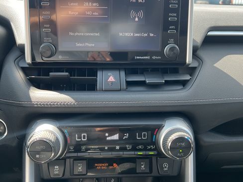 Used 2020 Toyota RAV4 XLE w/ Convenience Package image 14