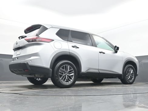 Certified 2025 Nissan Rogue S image 28
