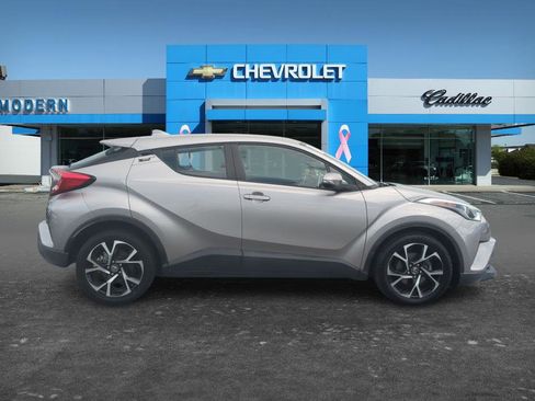 Used 2019 Toyota C-HR XLE FWD image 6