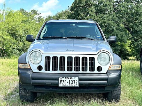 Used 2006 Jeep Liberty Sport AWD/4WD image 2