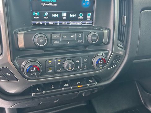 Used 2018 Chevrolet Silverado 1500 LT w/ All Star Edition AWD/4WD image 10