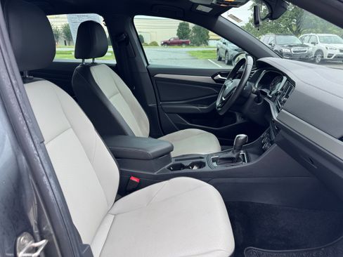 Used 2020 Volkswagen Jetta R-Line FWD image 12