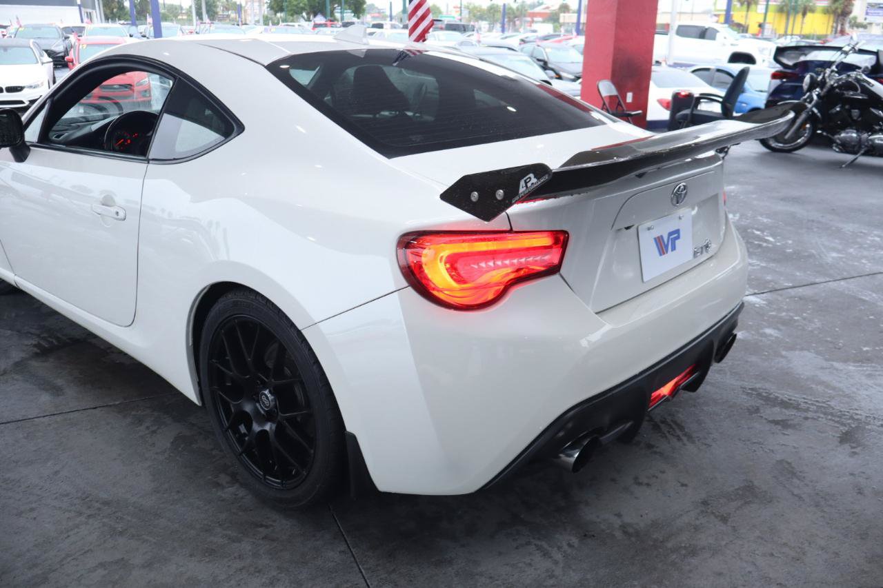 Used 2017 Toyota 86 RWD image 9