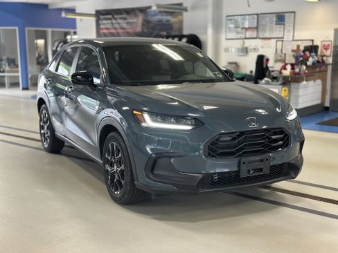 Used 2025 Honda HR-V Sport image 3
