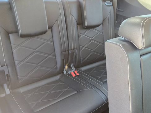 Certified 2024 Volkswagen Atlas SE FWD image 19