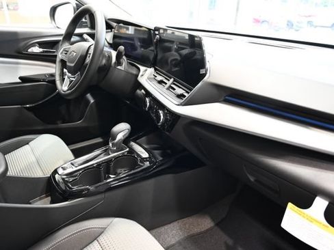 New 2026 Chevrolet Trax LT w/ Sunroof Package FWD image 13