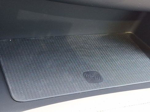 New 2025 Volvo XC90 T8 Core image 16