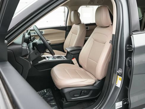 Certified 2024 Ford Explorer Limited w/ Equipment Group 301A AWD/4WD image 11