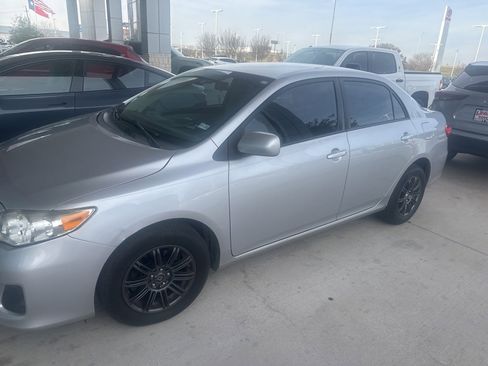 Used 2012 Toyota Corolla LE image 1