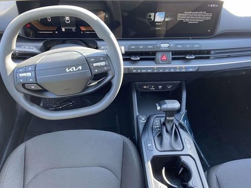 New 2026 Kia K4 FWD image 9