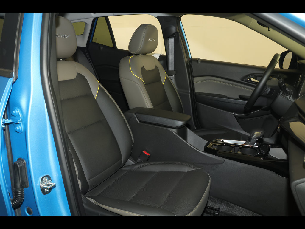 Certified 2025 Chevrolet Trax ACTIV w/ Driver Confidence Package FWD image 28