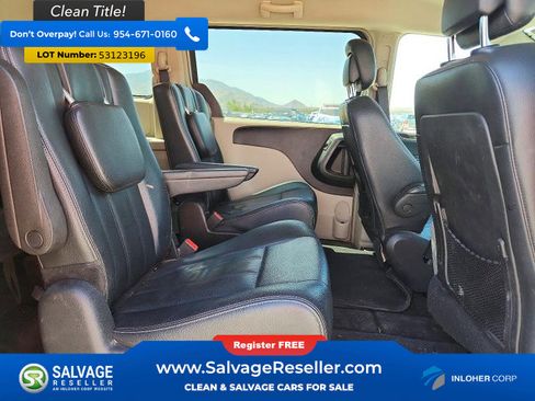 Used 2016 Chrysler Town & Country Touring FWD image 15