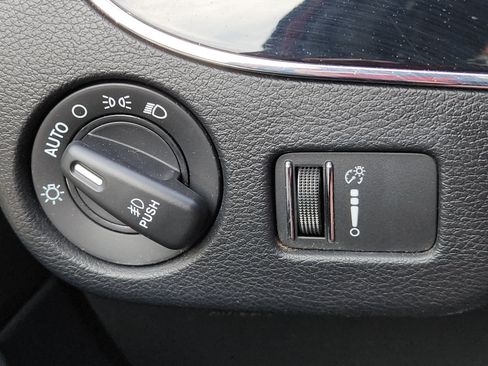 Used 2019 Dodge Grand Caravan SE FWD image 22