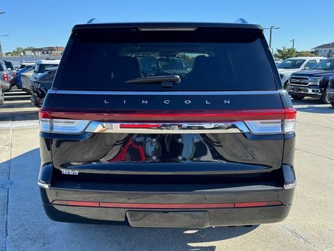 Used 2022 Lincoln Navigator Reserve image 9