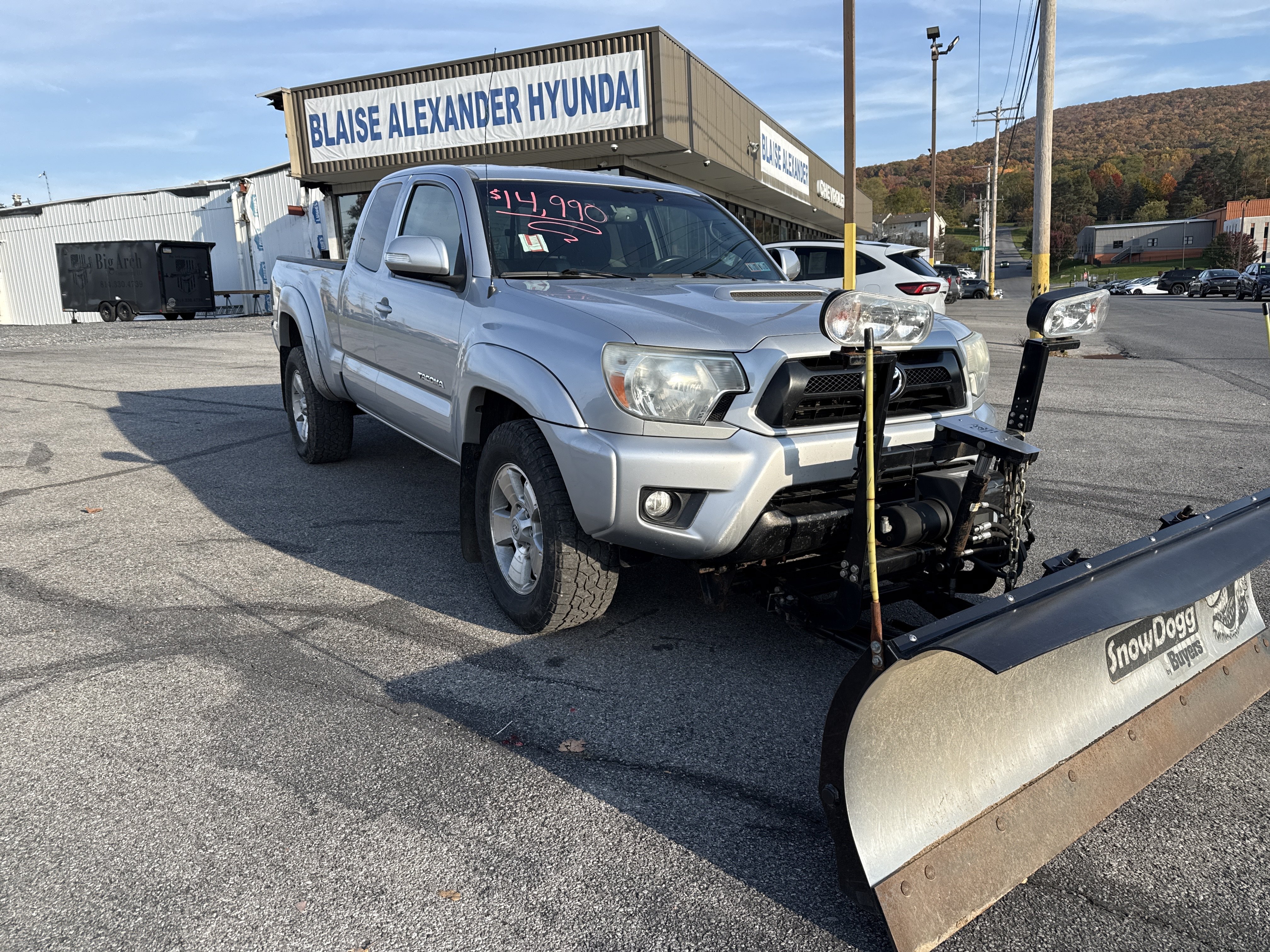 Used 2012 Toyota Tacoma 4x4 Access Cab V6 w/ TRD Sport Pkg image 1