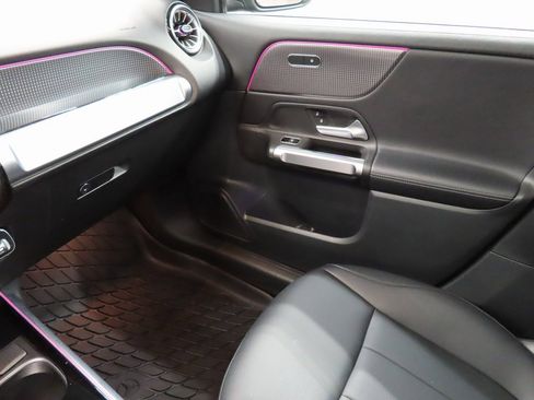 Used 2022 Mercedes-Benz GLB 250 4MATIC image 22