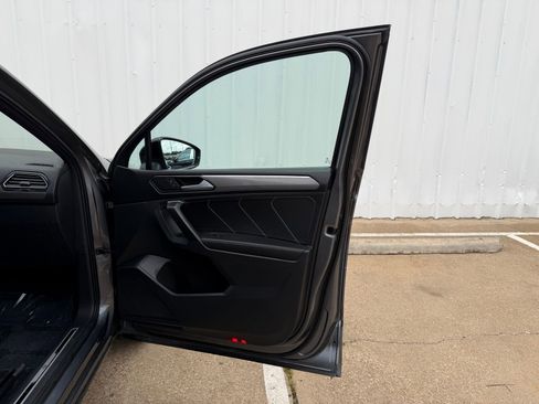 Used 2022 Volkswagen Tiguan SE R-Line image 26