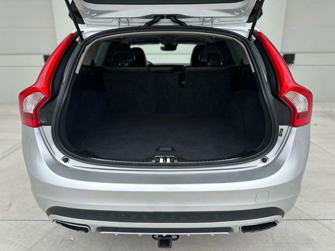 Used 2017 Volvo V60 T5 Cross Country w/ Convenience Package image 12