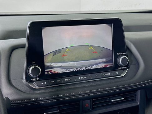 Used 2024 Nissan Rogue SV image 10