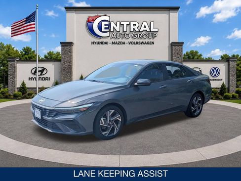 Certified 2025 Hyundai Elantra Sport FWD image 3