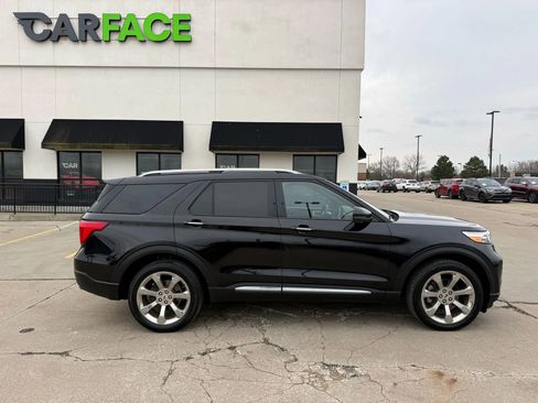 Used 2020 Ford Explorer Platinum w/ Premium Technology Package image 17