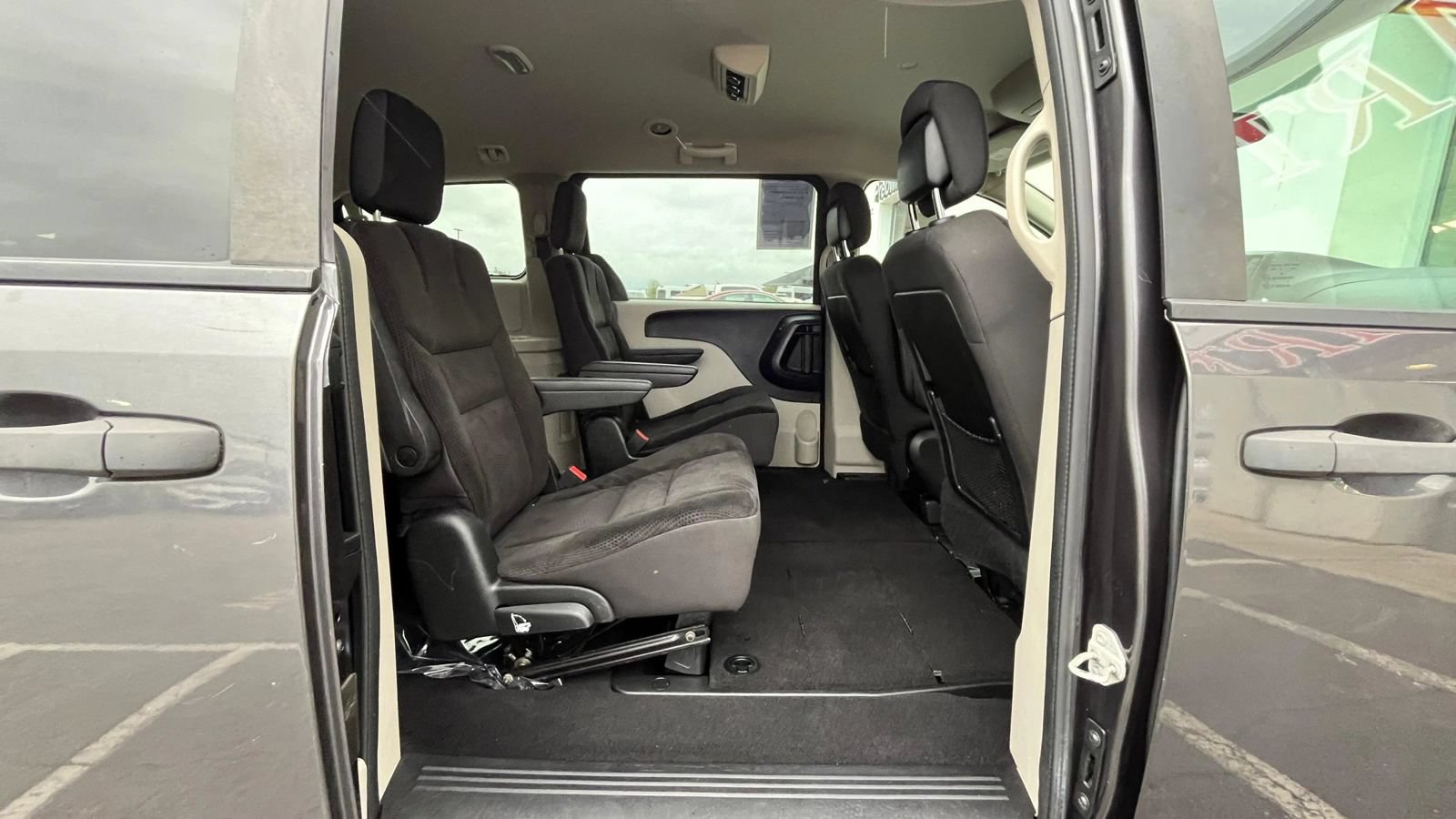 Used 2019 Dodge Grand Caravan SE w/ UConnect Hands-Free Group FWD image 36