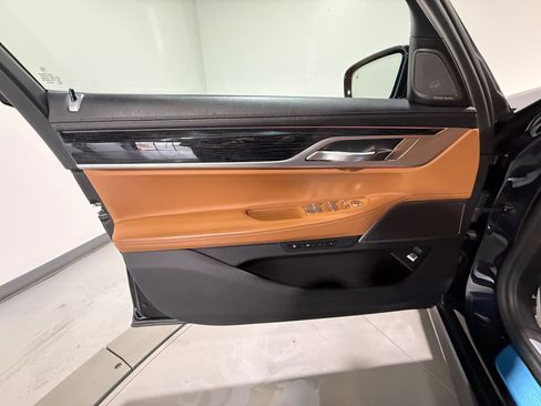 Used 2022 BMW 740i xDrive w/ M Sport Package image 24