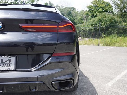 Used 2022 BMW X6 xDrive40i w/ M Sport Package AWD/4WD image 16