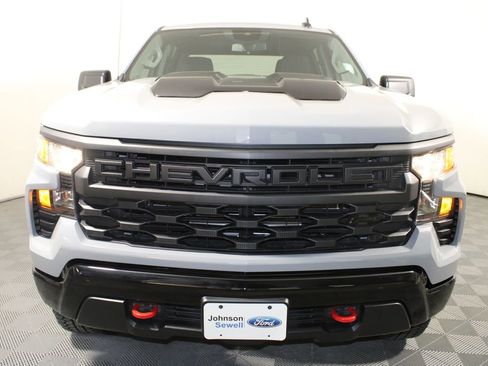 Used 2025 Chevrolet Silverado 1500 Custom Trail Boss w/ LPO, Dark Essentials Package image 3