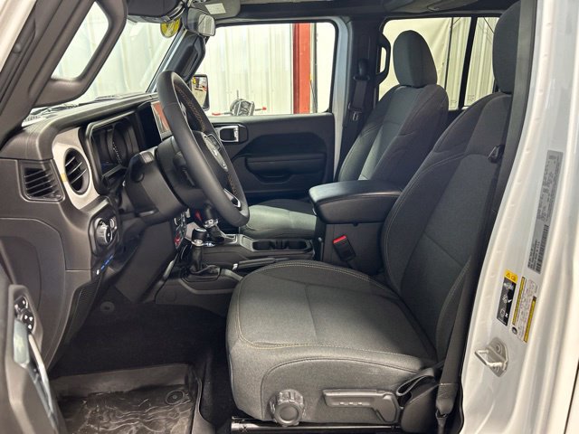 Used 2024 Jeep Wrangler Unlimited AWD/4WD image 13
