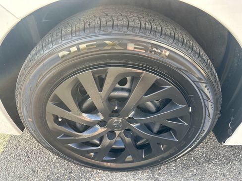 Used 2014 Toyota Corolla LE FWD image 30