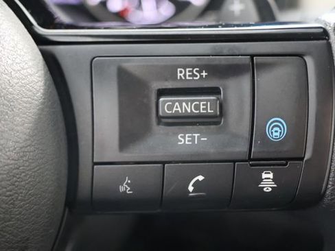 Used 2023 Nissan Rogue SV image 12