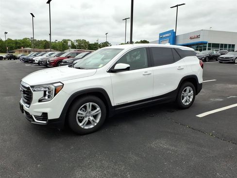 Used 2022 GMC Terrain SLE FWD image 3