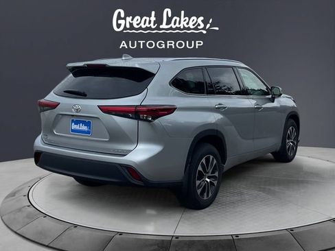 Used 2021 Toyota Highlander XLE AWD/4WD image 5