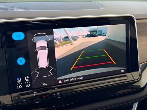 Used 2025 Volkswagen Atlas SE image 23