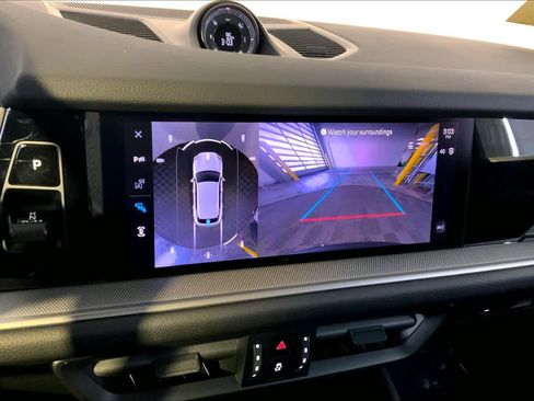 Used 2025 Porsche Cayenne image 31