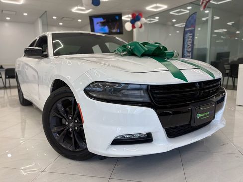 Used 2020 Dodge Charger SXT w/ Blacktop Package image 3