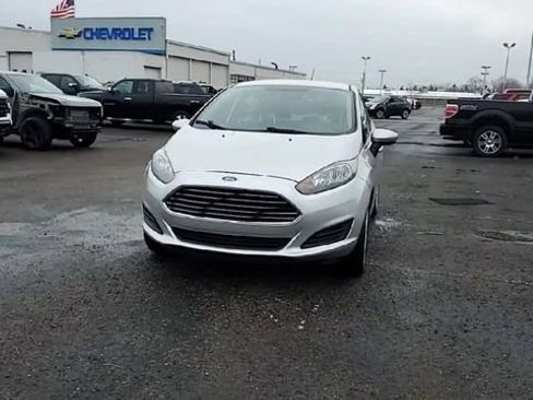 Used 2018 Ford Fiesta SE image 3
