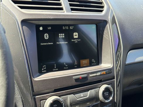 Used 2018 Ford Explorer XLT w/ Equipment Group 201A AWD/4WD image 42