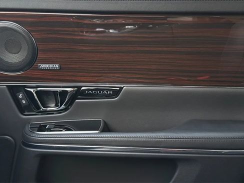 Used 2016 Jaguar XJ R-Sport RWD image 44