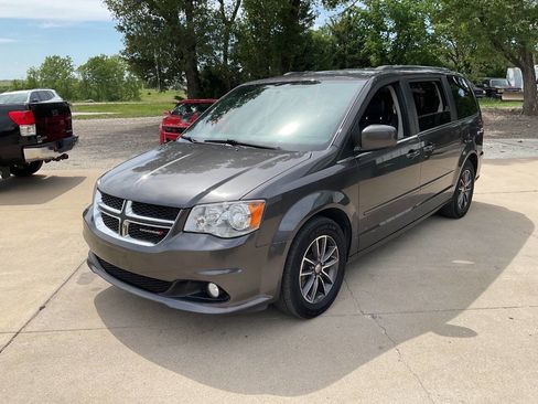 Used 2016 Dodge Grand Caravan SXT FWD image 5