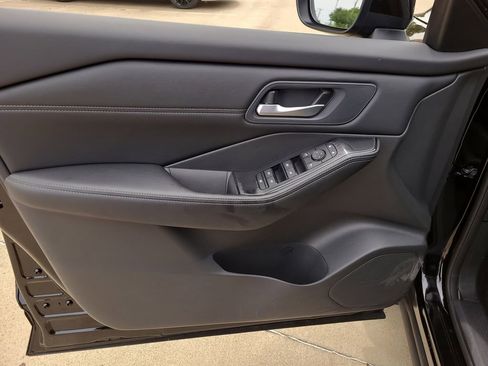 Certified 2024 Nissan Rogue SV w/ SV Premium Package FWD image 18